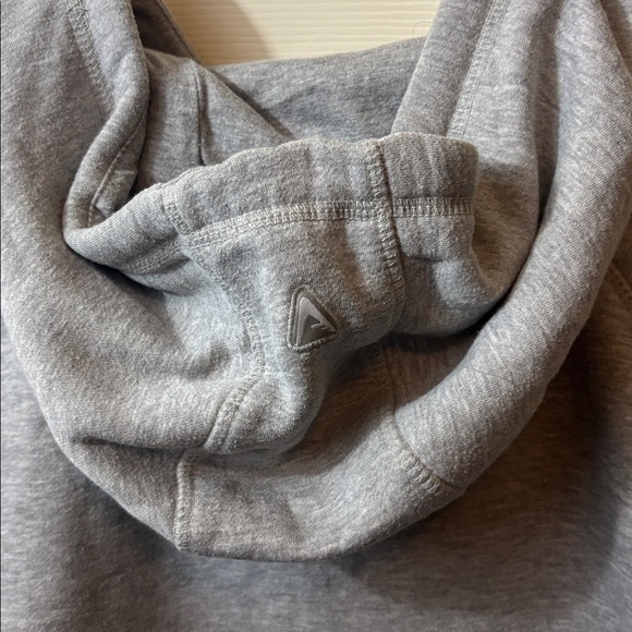 Antigua Gray Philadelphia 76ers Crewneck Sweatshirt with Blue & Red Logo - Picture 10 of 10